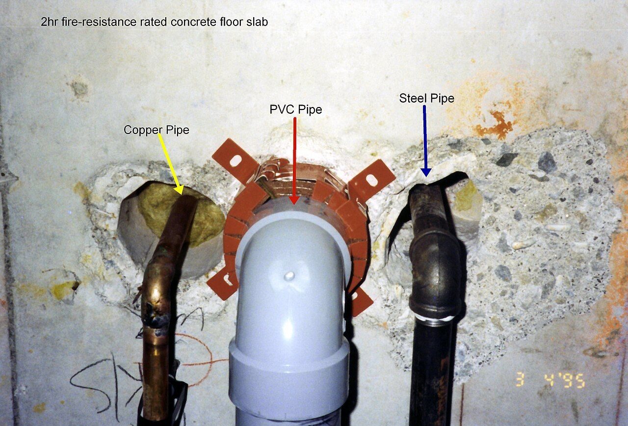 Ống đồng, ống nhựa PVC và ống thép xuyên sàn bê tông chịu lửa, mỗi loại một giải pháp chèn chống cháy